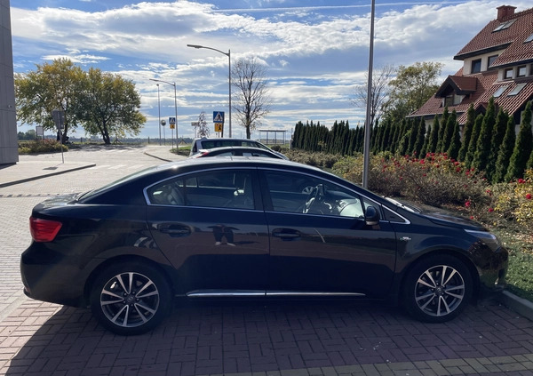 Toyota Avensis cena 31900 przebieg: 199900, rok produkcji 2012 z Wrocław małe 326